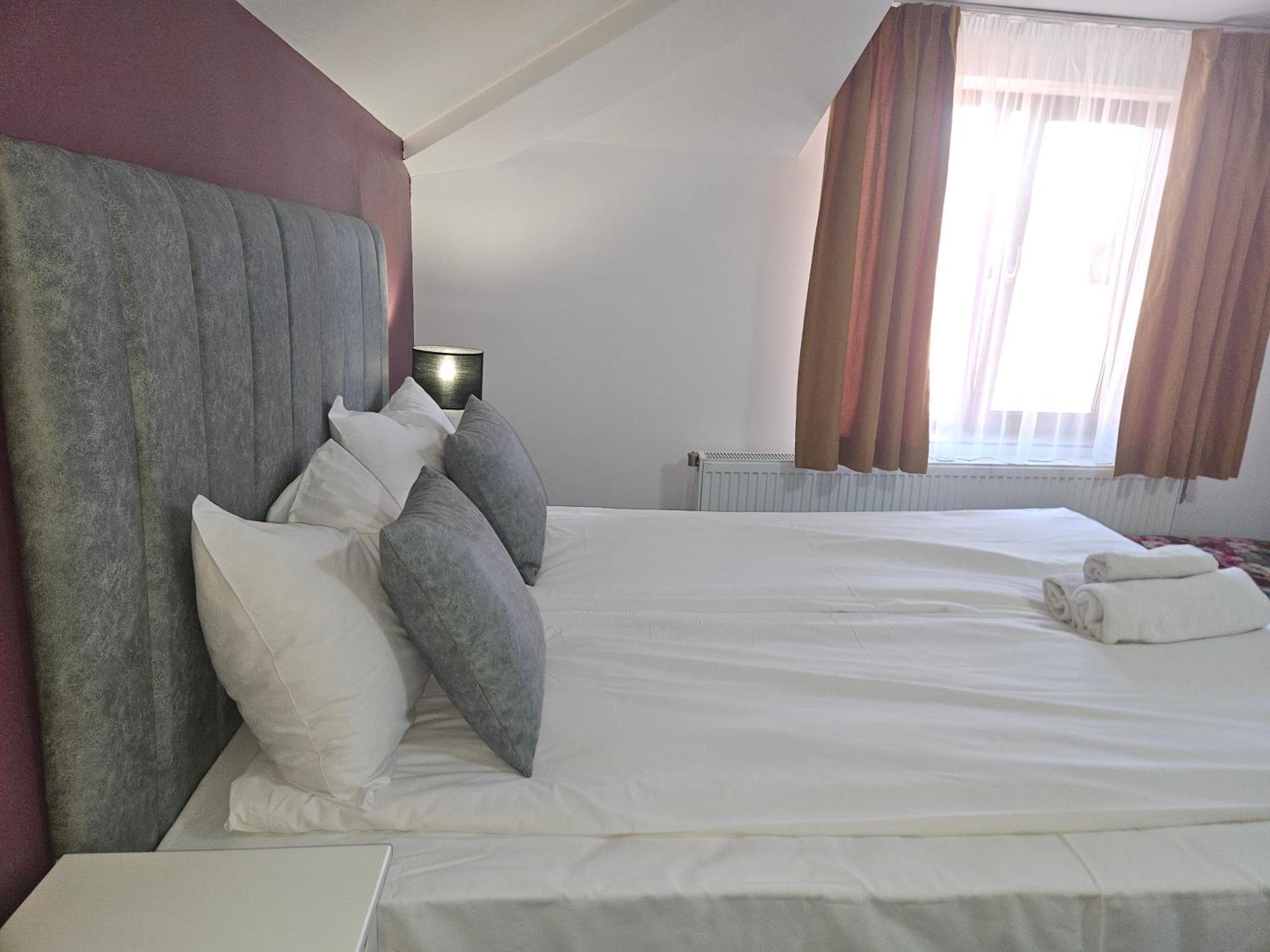 Priyateli - Friends Hotel Veliko Tarnovo Ngoại thất bức ảnh