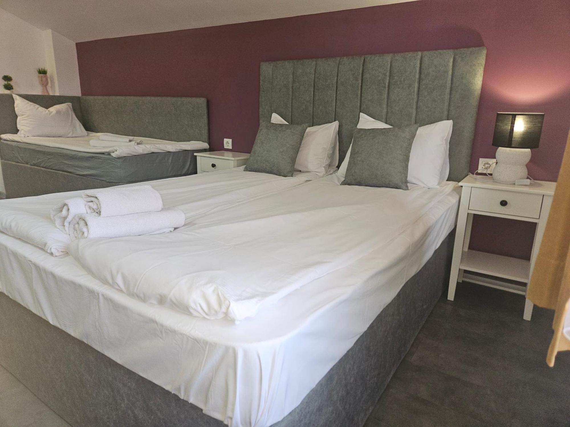 Priyateli - Friends Hotel Veliko Tarnovo Ngoại thất bức ảnh