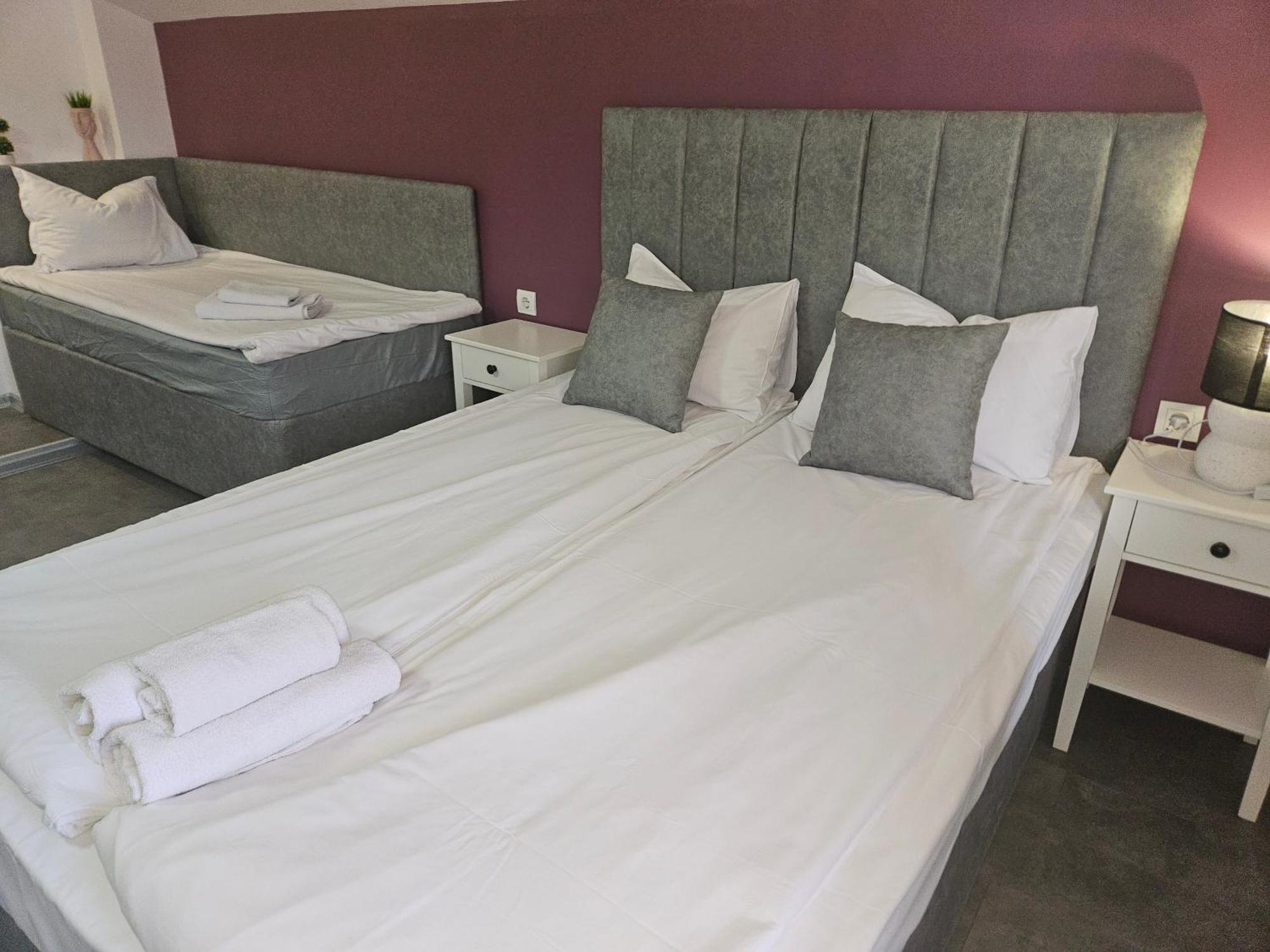 Priyateli - Friends Hotel Veliko Tarnovo Ngoại thất bức ảnh