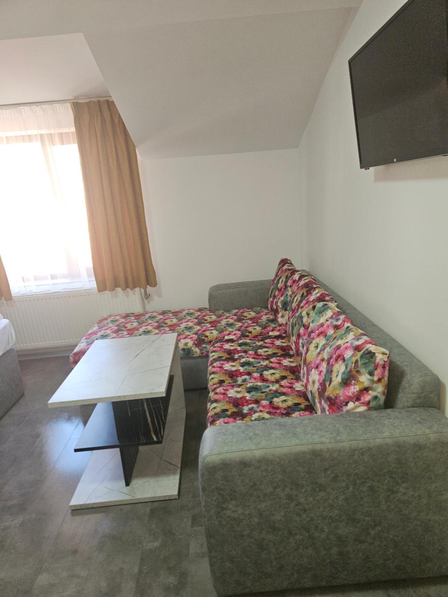 Priyateli - Friends Hotel Veliko Tarnovo Ngoại thất bức ảnh