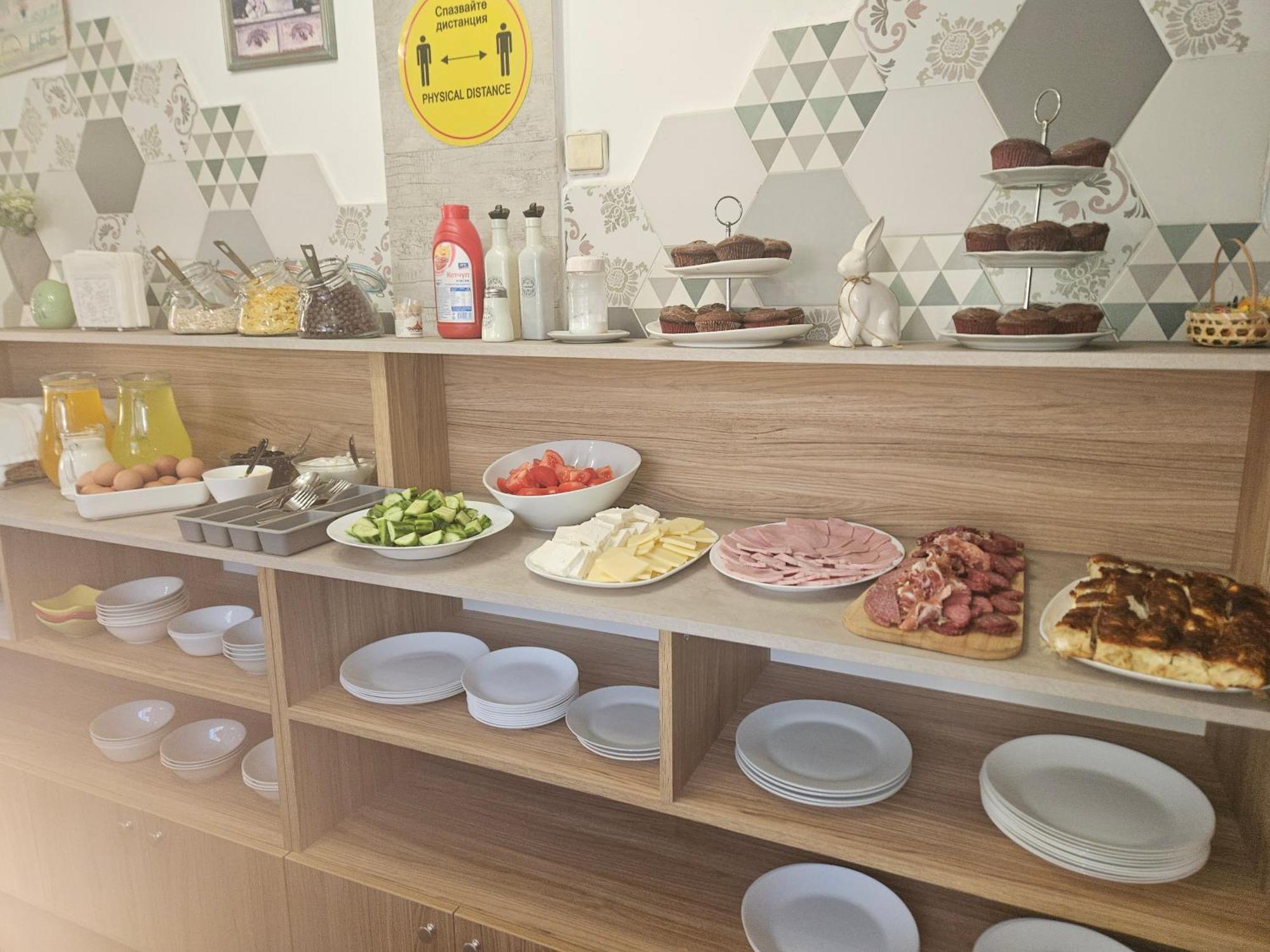 Priyateli - Friends Hotel Veliko Tarnovo Ngoại thất bức ảnh