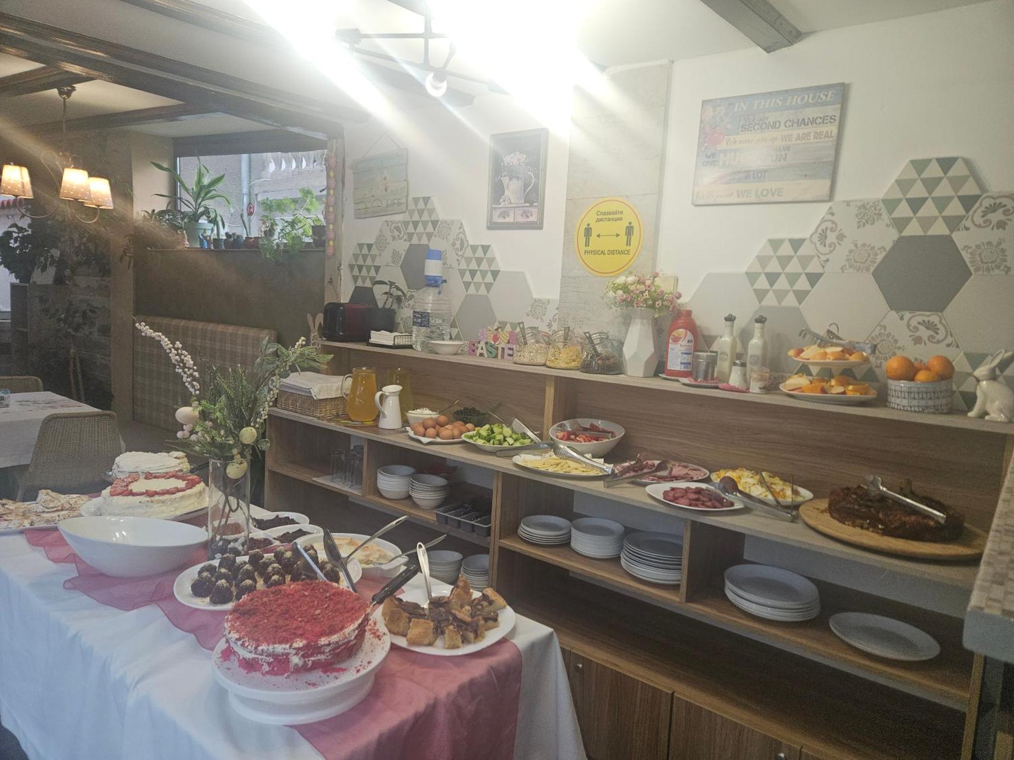 Priyateli - Friends Hotel Veliko Tarnovo Ngoại thất bức ảnh