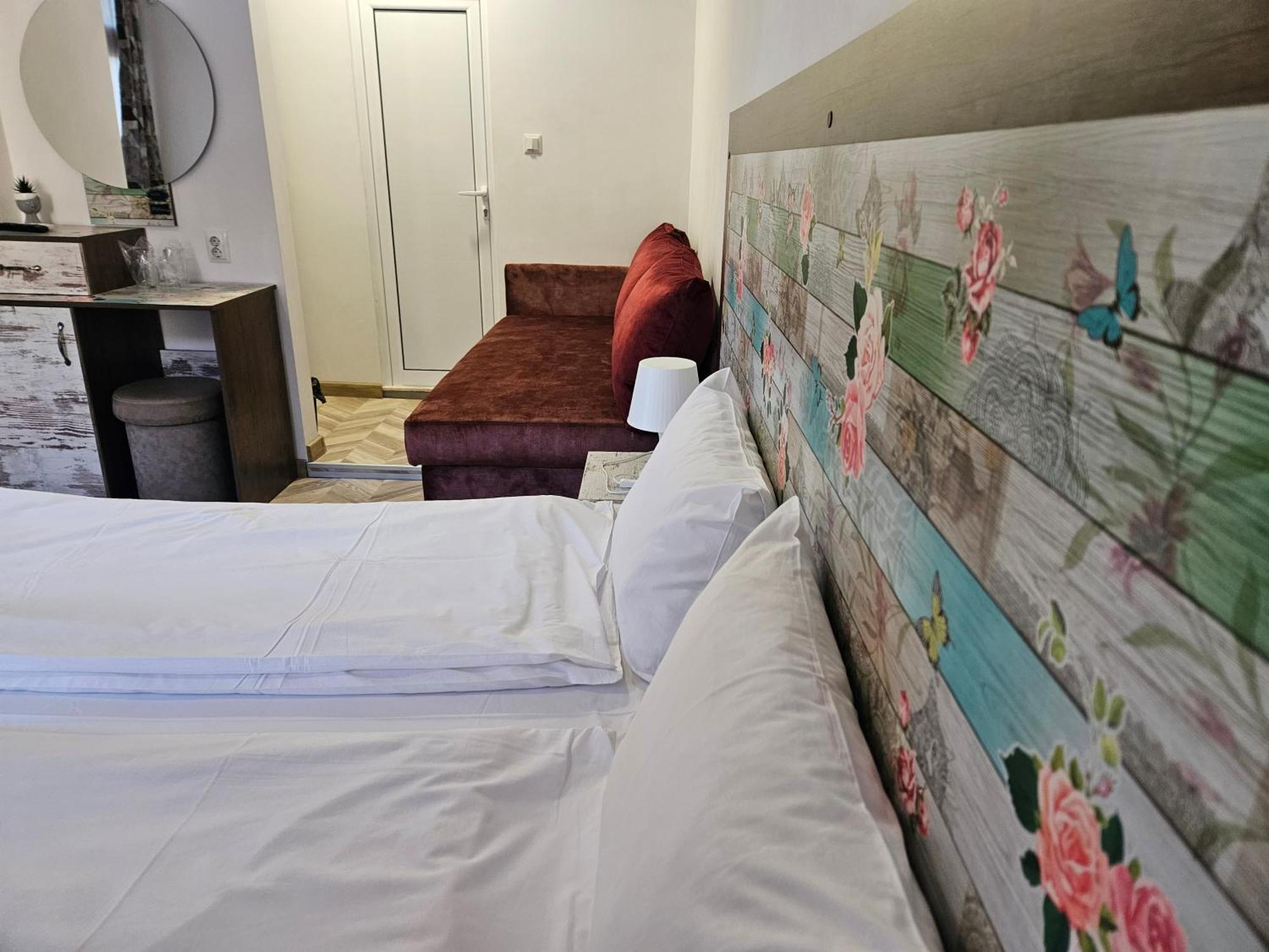Priyateli - Friends Hotel Veliko Tarnovo Phòng bức ảnh