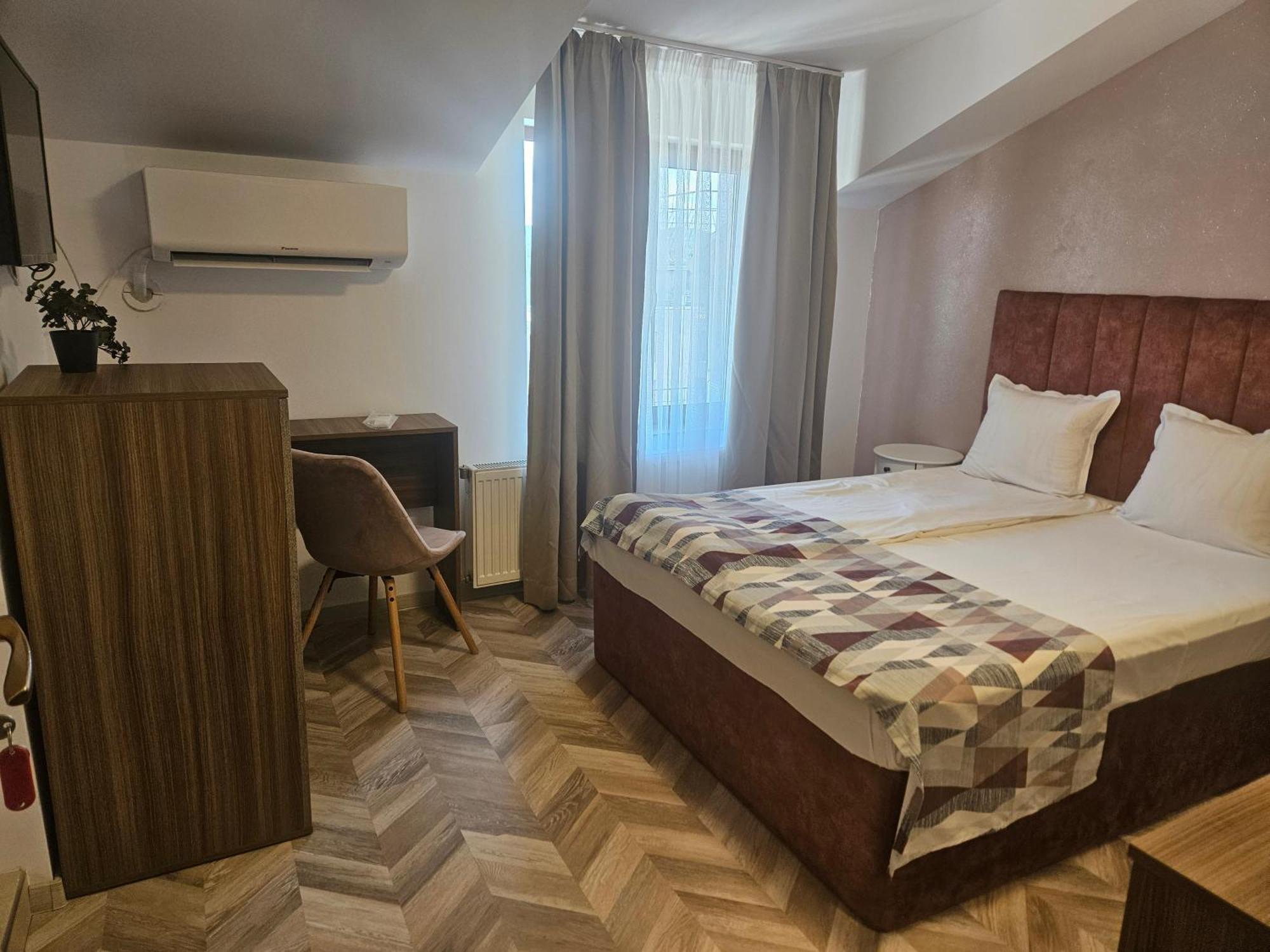 Priyateli - Friends Hotel Veliko Tarnovo Phòng bức ảnh